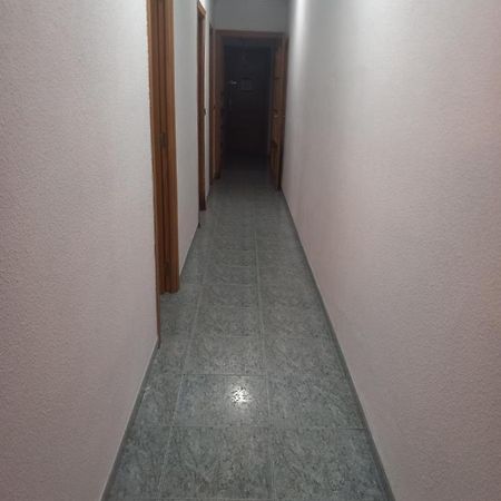 Habitacion Grande En Piso Compartido Con 2 Adultos Y 1 Perrito Valencia Exterior foto