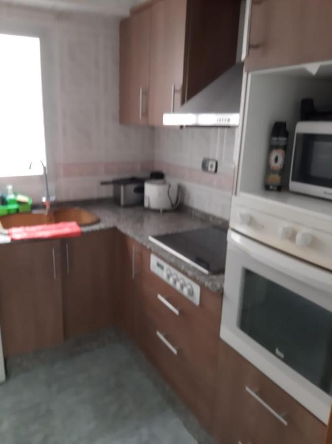 Habitacion Grande En Piso Compartido Con 2 Adultos Y 1 Perrito Valencia Exterior foto