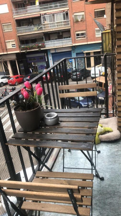 Habitacion Grande En Piso Compartido Con 2 Adultos Y 1 Perrito Valencia Exterior foto