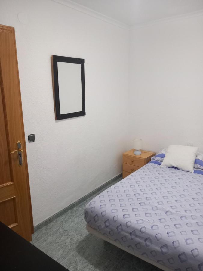Habitacion Grande En Piso Compartido Con 2 Adultos Y 1 Perrito Valencia Exterior foto